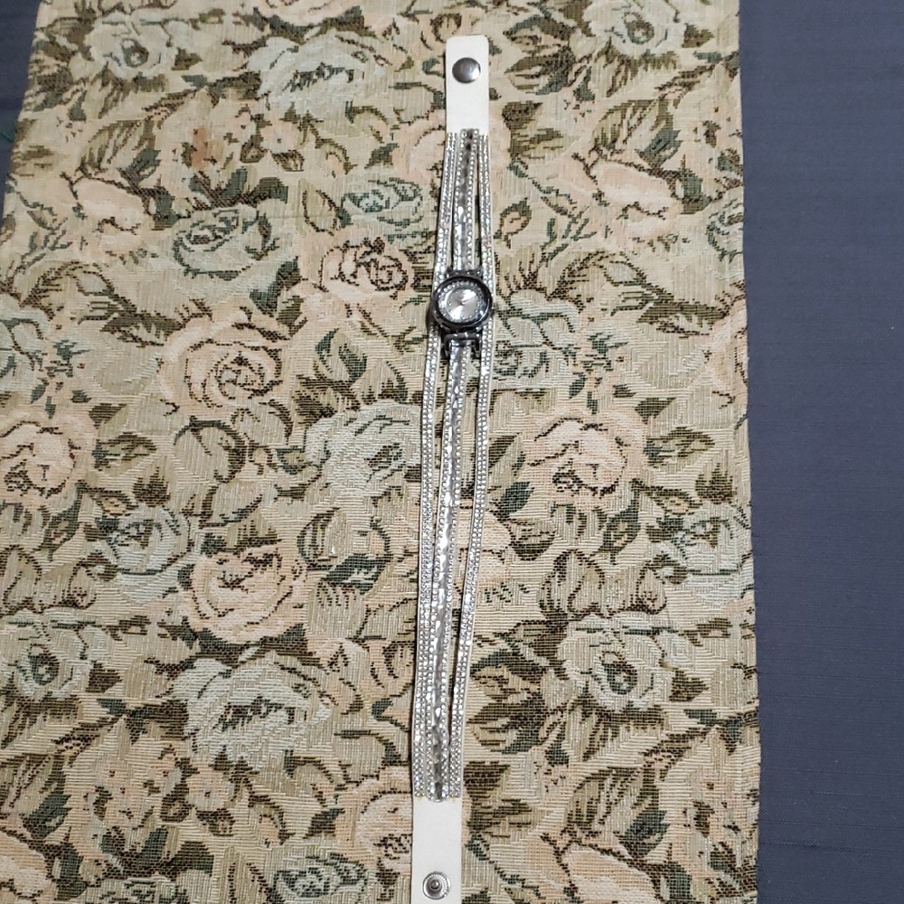 VIVAH Elegant Silver and Black Women's Bracelet